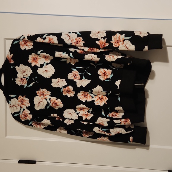 Floral jacket - Picture 3 of 3